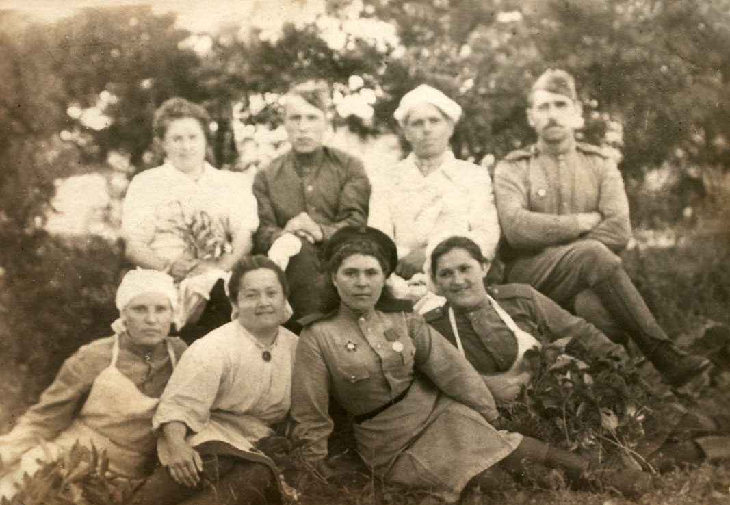 27.gruppa_medsester_i_vyzdoravlivayushih_boycov.jpg