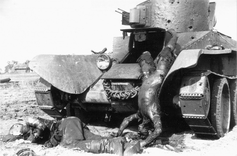 27 июня 1941 г. Белоруссия. Пулеметный  БТ-2.jpg