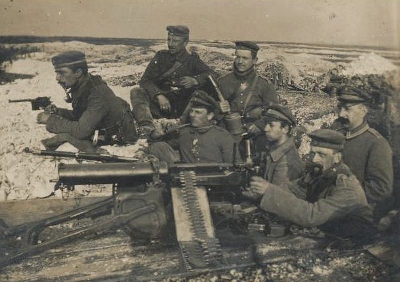 Mauser C-96 and MG-08 crew.jpg