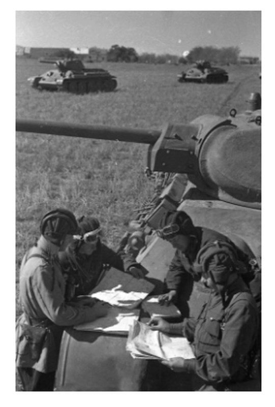 0_1 Т-34-76_Майор Баранов С.П.ком.5-го тп 3-ей Крымск. мд.р-н Ишуни.09.41.jpg