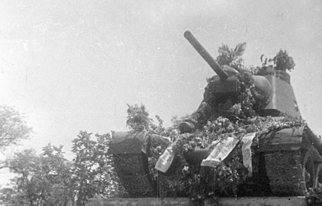 0_1 M_ОТ-34_памятник воинам 19ТК, погибшим в боях за освоб. Крыма-.jpg