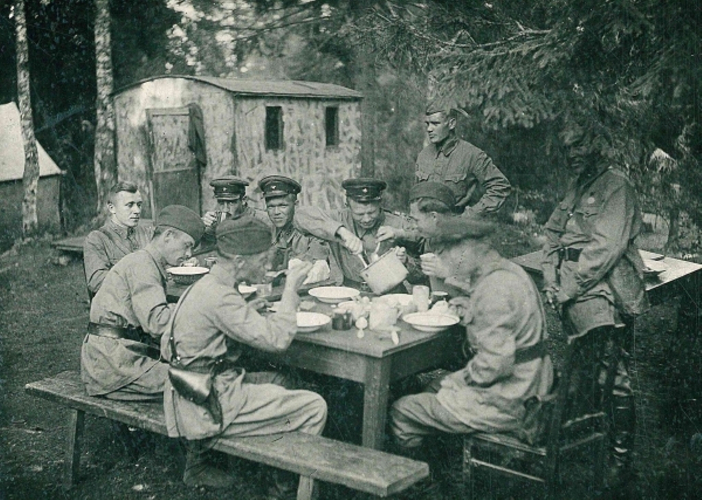 Быт солдата войны. Полевые лагеря РККА 1941. Полевой лагерь РККА. Быт на войне. Солдатский быт.