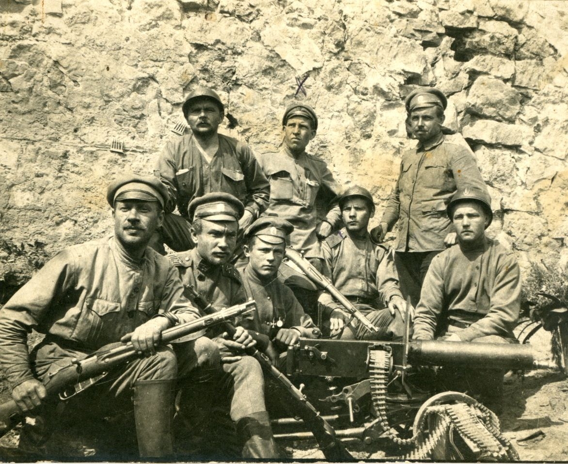 Латышские стрелки из 5-й армии, лето 1917 года..jpg