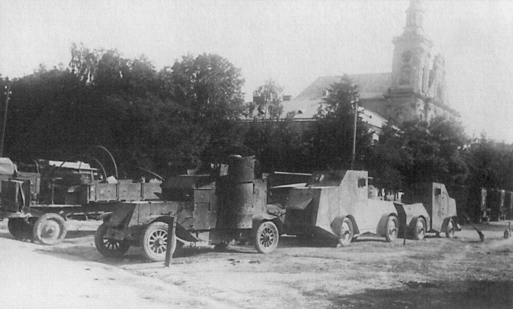 Russian armoured cars near Tarnopol (Ukraine), July 1917..jpg