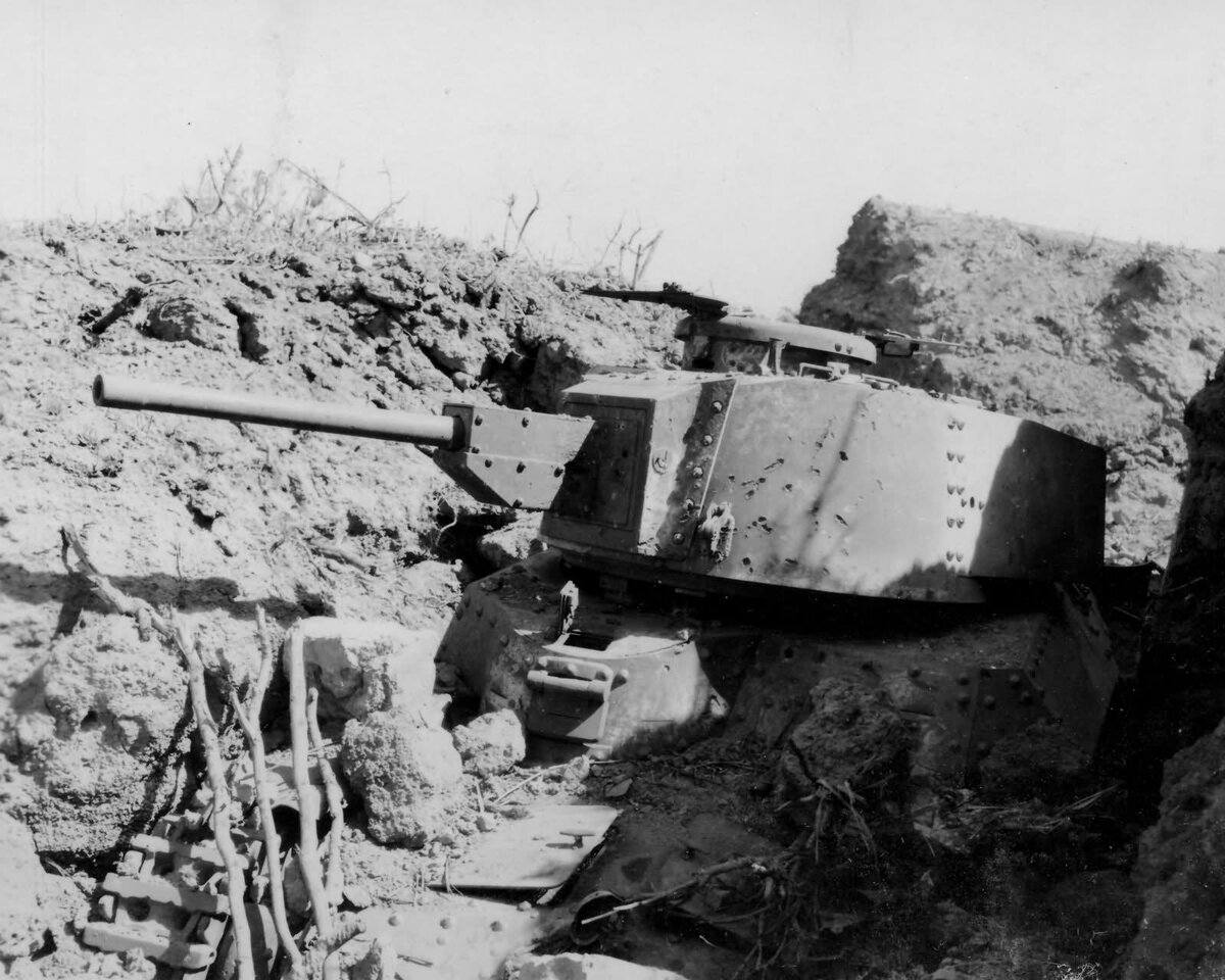 Type_97_Shinhoto_Chi_Ha_at_Hill_382_Iwo_Jima_Japanese_26th_Tank_Regiment.jpg
