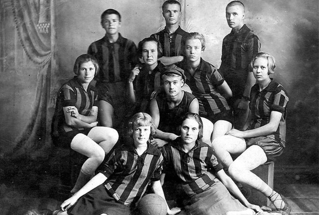 Фотографии 1930 х годов. Семейное фото СССР 1930е. Молодежь 40-х годов. Советские спортсменки 30-х годов. Комсомольцы 1920-х годов.
