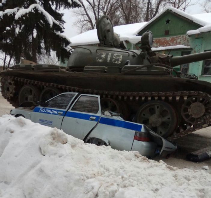 най_Т-55 и авто-0полиция.jpg