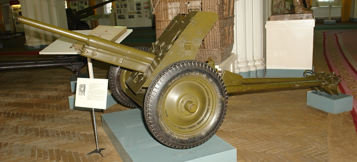 45-мм_противотанковая_пушка_образца_1937_года.jpg