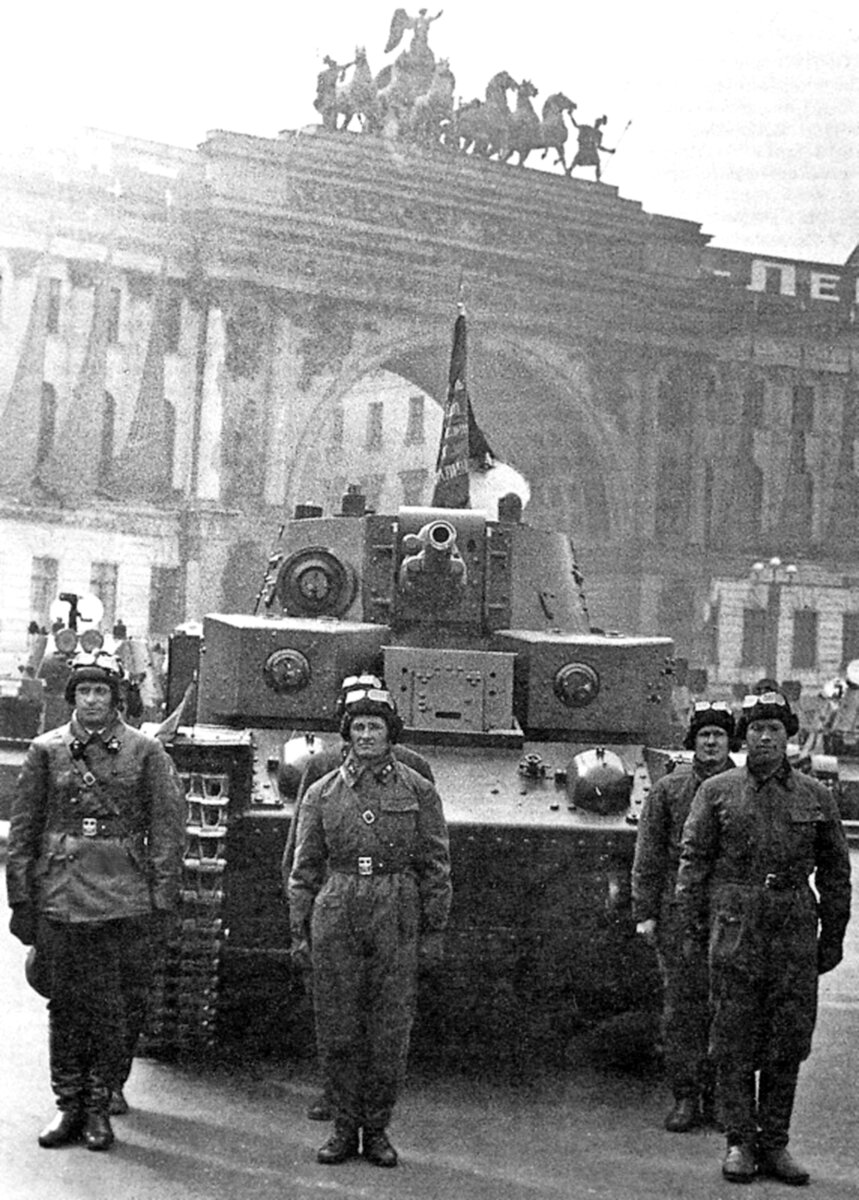 7-noyabrya-1940-goda-leninigrad.jpeg