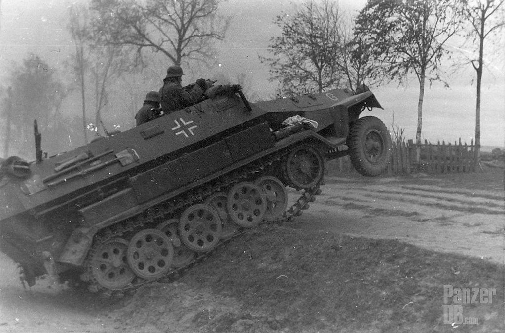 най_Sd.Kfz 251-1 Ausf. A_.jpg