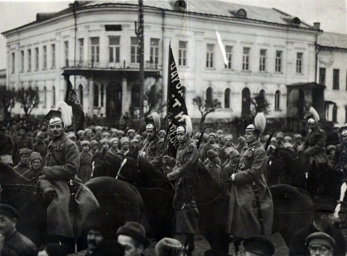 1280px-Тверские_кавалерийские_курсы_2.jpg