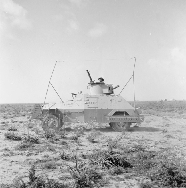 0 _ Marmon Harrington Mk.II в кач-ве мобильн радиоточки в Зап пуст.jpg