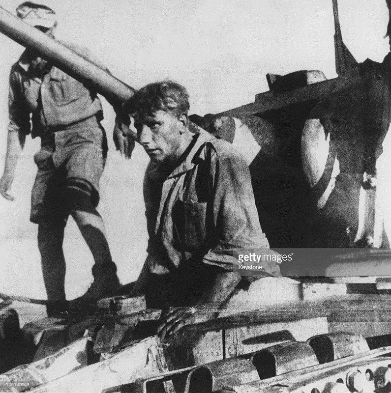 0 _Matilda II и плененный британский мехвод.jpg