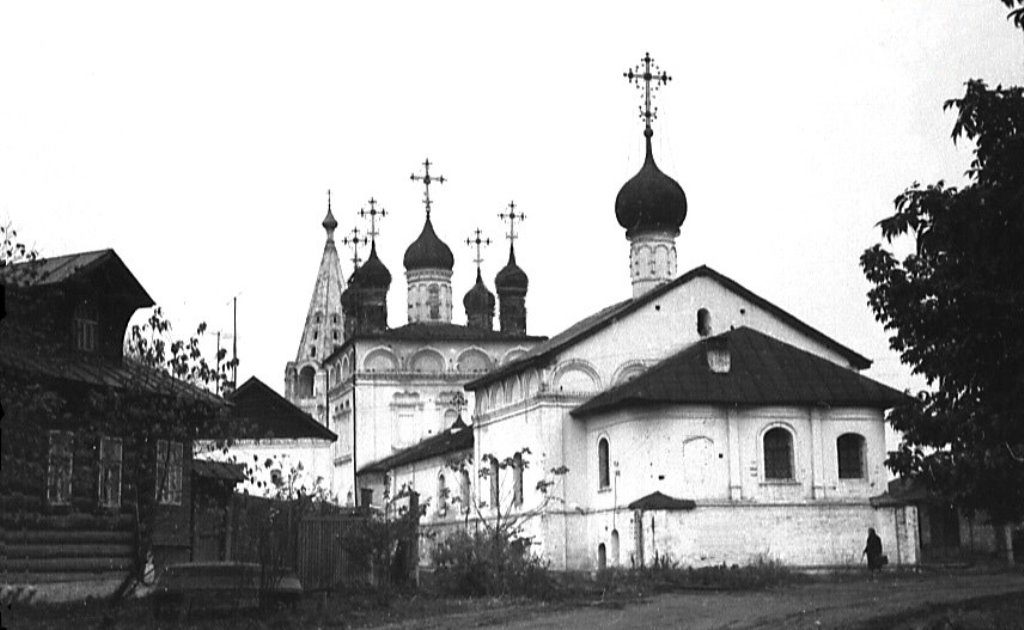 Старые фото монастырей. Сретенский монастырь 1881 год. Сретенский монастырь до революции. Сретенский монастырь до 1917 года. Старый Сретенский монастырь.