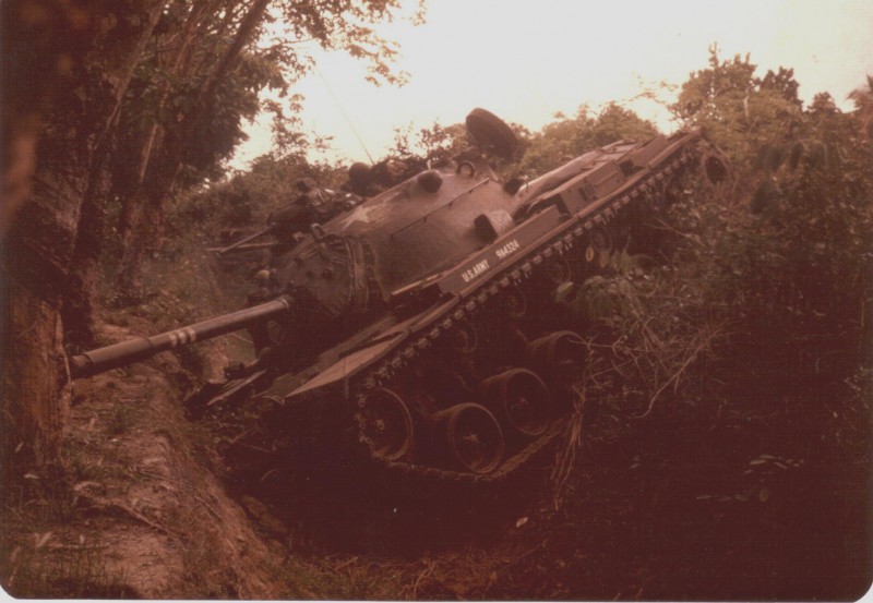 най_М-48 из сост1-го бат.69-го т.п.в р-не базы Cу Chi к сев-зап от Сайгона-1966.jpg