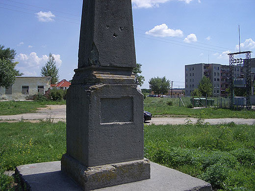 - остатки парка, справа - (в кадр попал жилой городок) ДОС напротив магазина..jpg