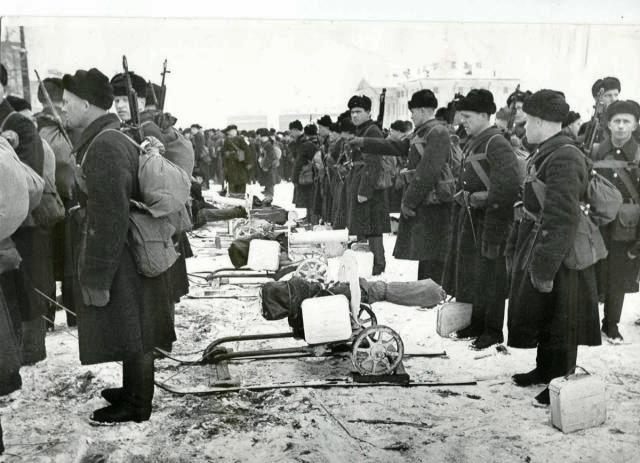 00Макс_1-й Москов. отряд моряков на передовую в ходе Битвы за Москву.jpg