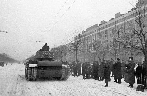 0 _ h москва-1941_После военного парада 7 ноября 1941 года – на фронт.jpg