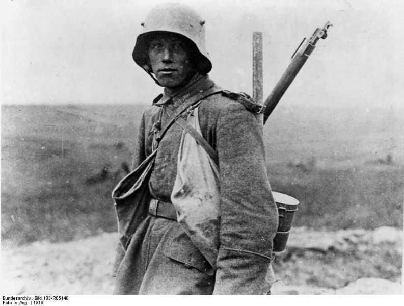 1 МВ_Bundesarchiv_ _Westfront,_deutscher_Soldat.jpg