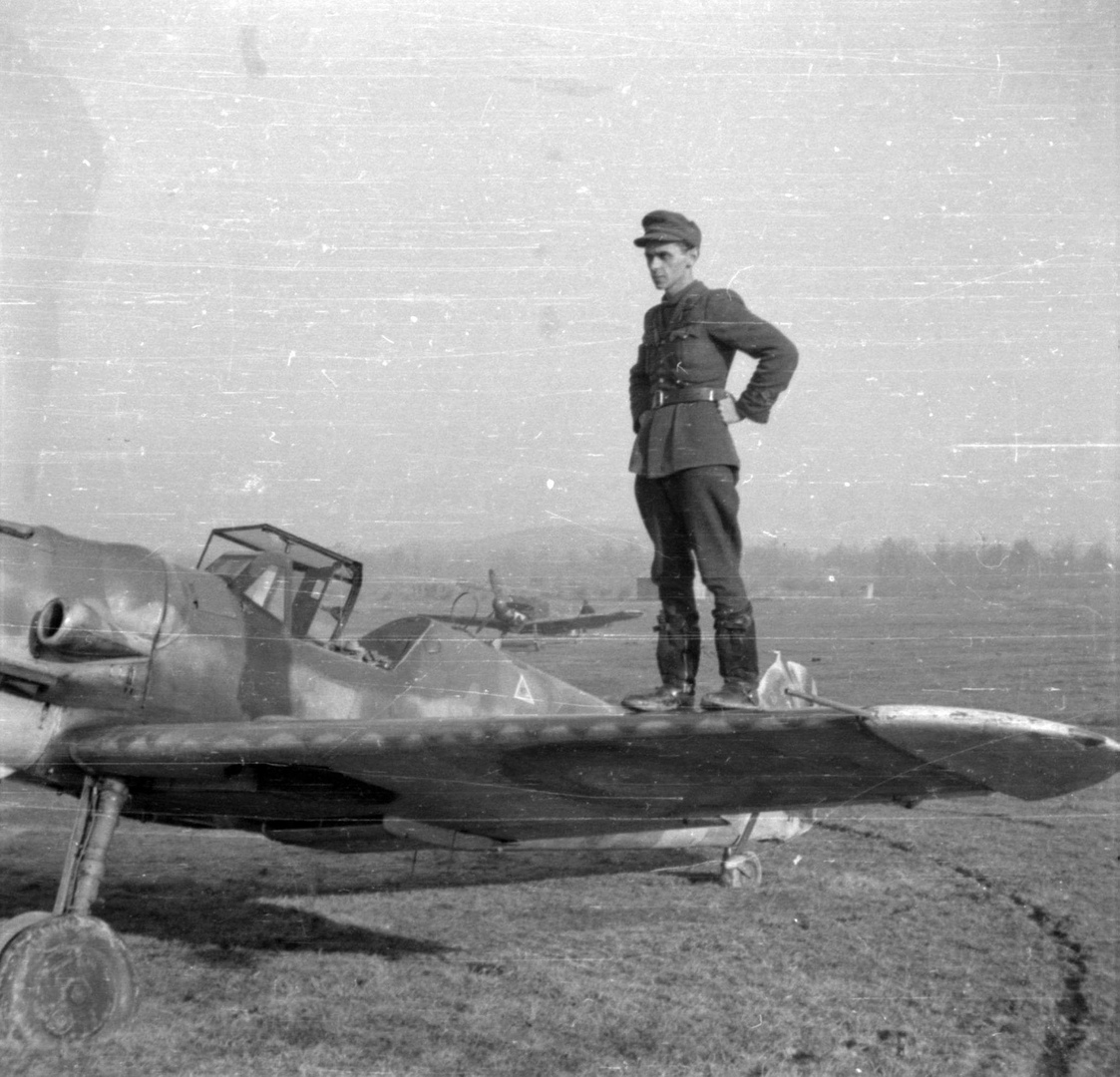 ! _ Bf-109G-6 romanian_после дрифта в честь победы. Май 1945.jpg