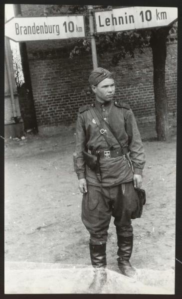 0 _ h  в пригороде Берлина. 1945.jpg