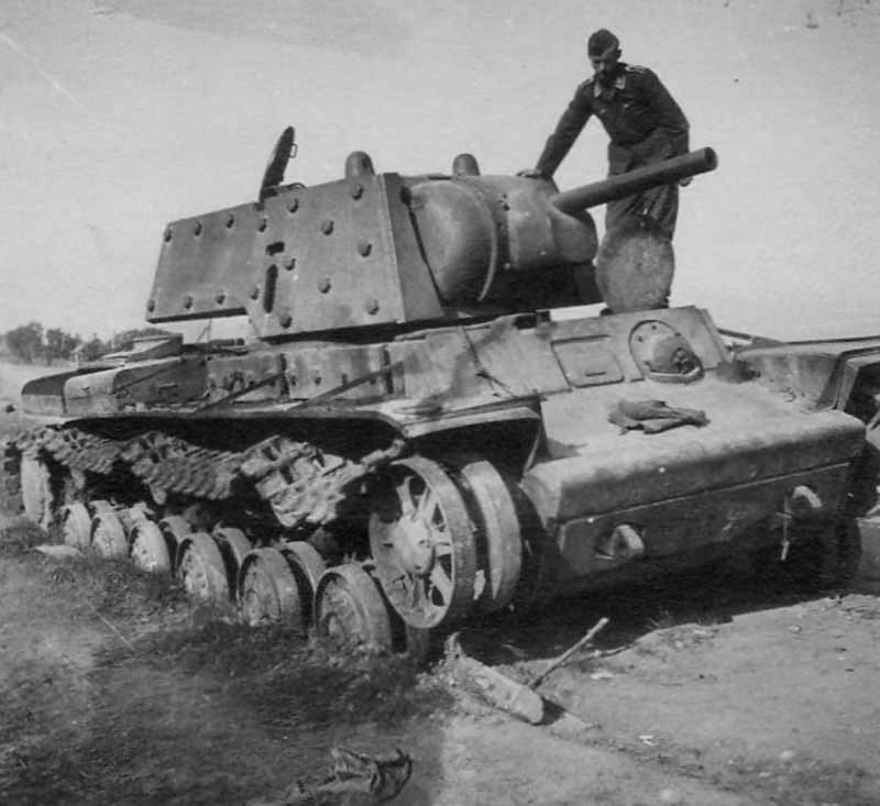 KV-1_with_additional_armour_front_view.jpg