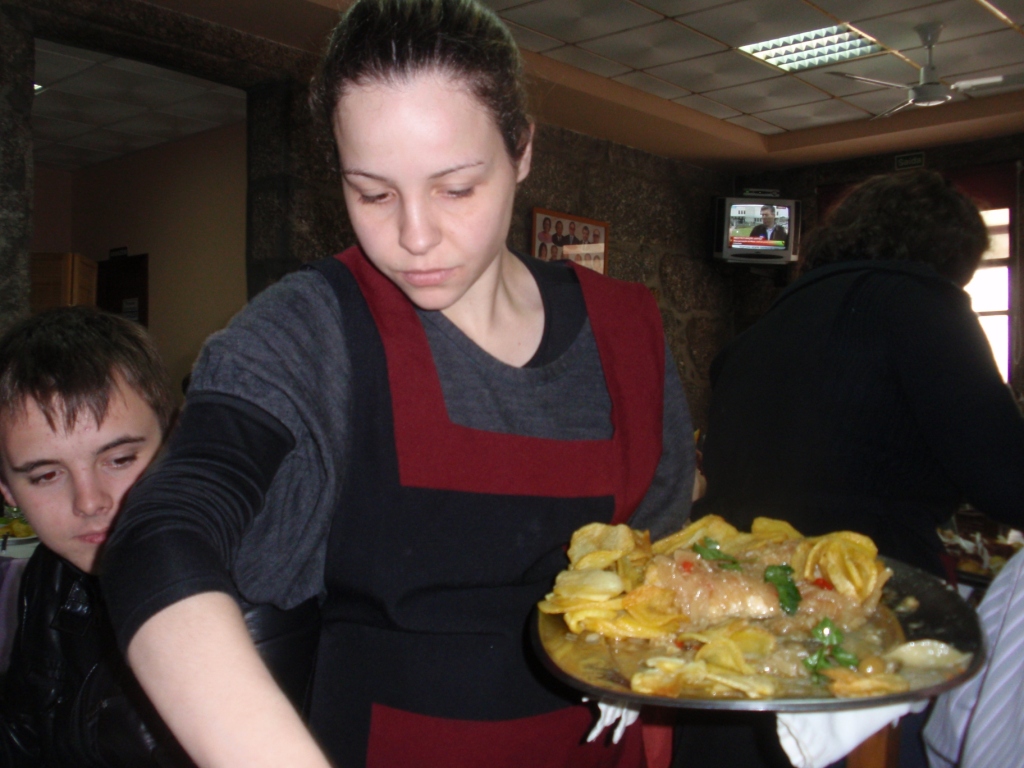 37кафе официантка.JPG