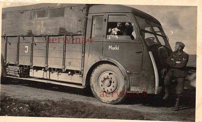 0  _7_Renault AGK.jpg