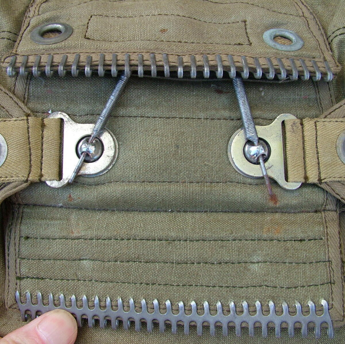 luftwaffe-back-type-parachute_15715_pic9_size3.jpg
