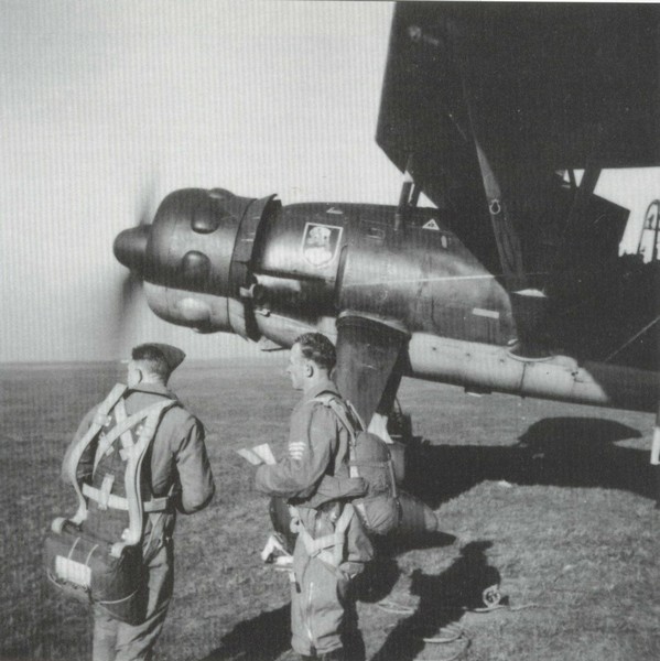 He 126 du 4. %28H%29 13 %28Pz%29 avec l%27Uffz. Gustav Schmidt et le Fw Hoffmann.jpg