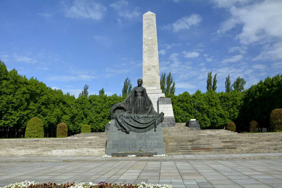 Памятники советским воинам. Советский военный мемориал в Панкове Берлин. Мемориал в Панкове Берлин. Мемориал Берлин-Панков/Шенхольц. Панков мемориал советским солдатам в Берлине.