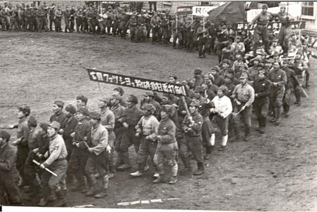 Японцы в ссср. 1945 Японские военнопленные. Пленные японцы в СССР на Дальнем востоке. Японские военнопленные 1946. 1945 Год Сахалин Холмск японские военнопленные.