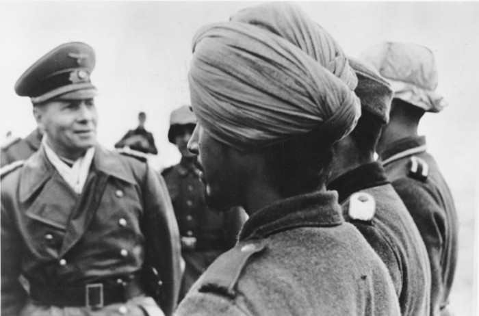 Bundesarchiv_Bild_183-J16796,_Rommel_mit_Soldaten_der_Legion_'Freies_Indien'.jpg
