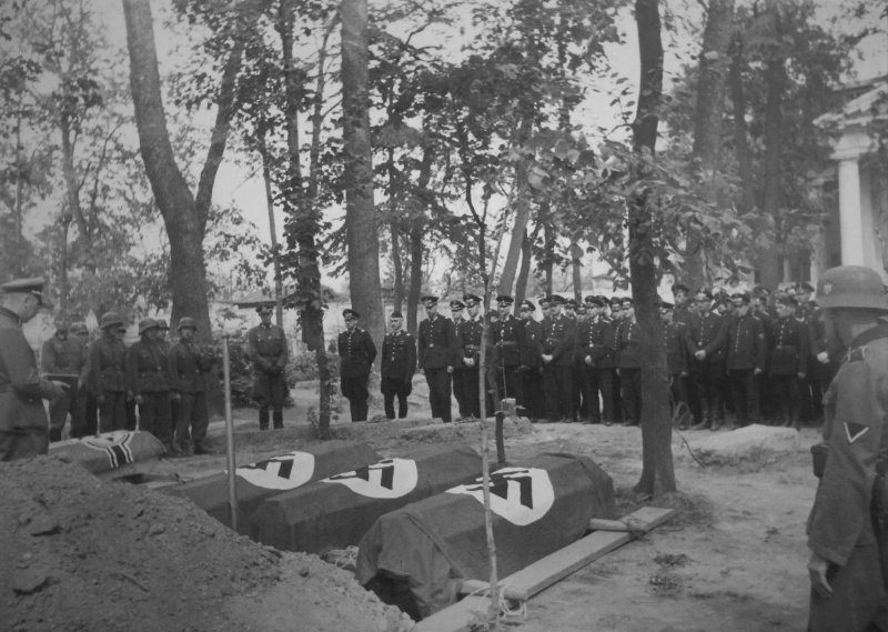 pohoroni_gomel_belorussia_1943.203veaoigi4g40g0wgcgsko8w.ejcuplo1l0oo0sk8c40s8osc4.th.jpg