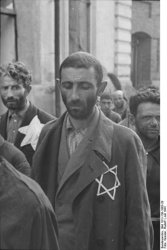 Bundesarchiv_Bild_101I-138-1083-28,_Russland,_Mogilew,_Zwangsarbeit_von_Juden.jpg