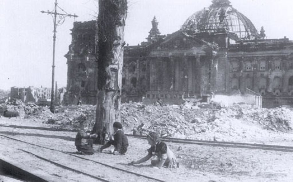 vor_reichstag_gr.jpg