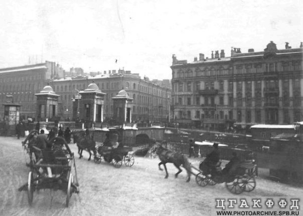 Чернышёв мост через Фонтанку со стороны Чернышёвой площади. 1915 г..jpg