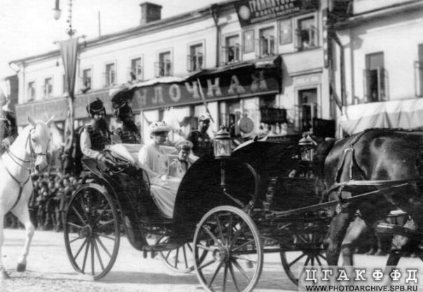Царский выезд на улицах Москвы. 24-27 мая, 1913 г..jpg