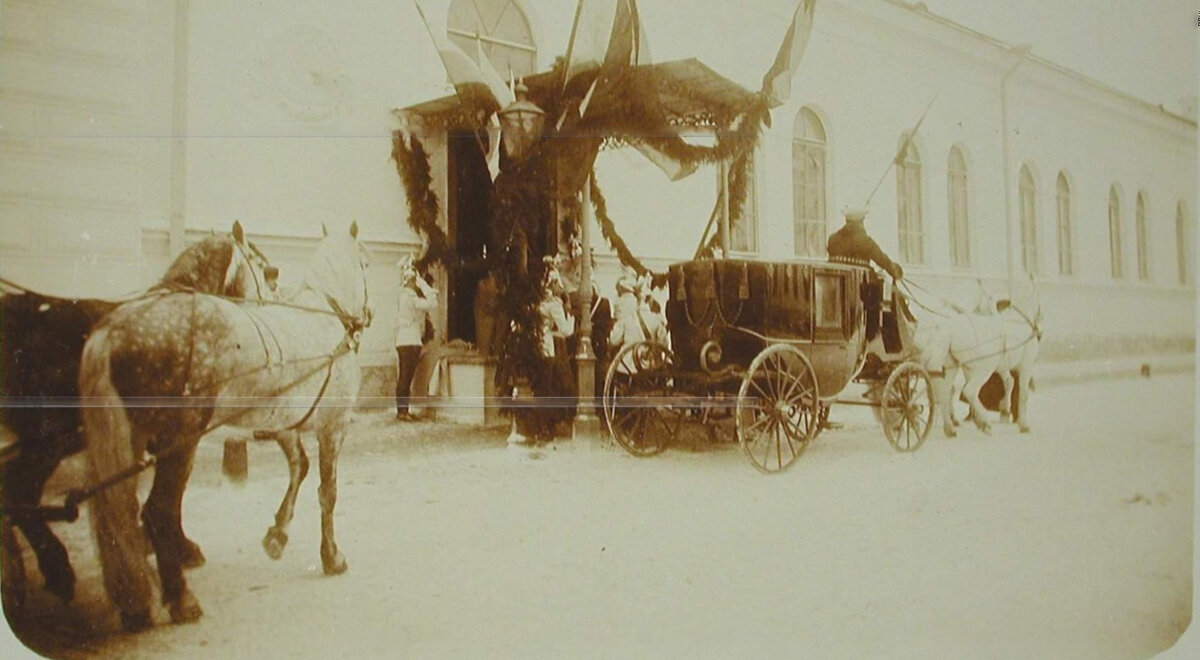 1899 Экипж с гостями.jpg