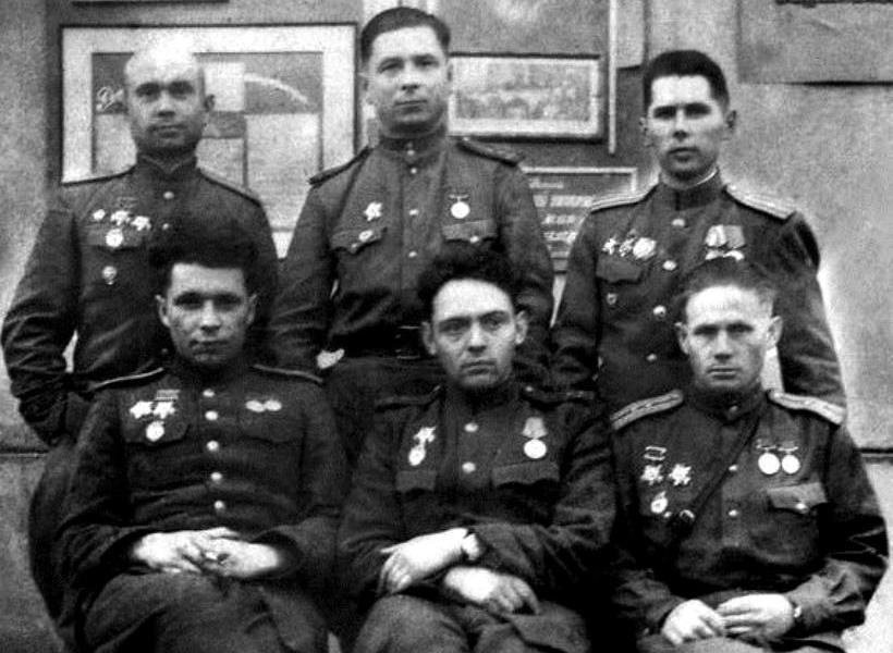 стоят Есин В.В. Чесоцкий И.С. Рыжаков А.И. сидят Федоренко Д.С. Слюнко В.Г. Никифоров А.М---..jpg