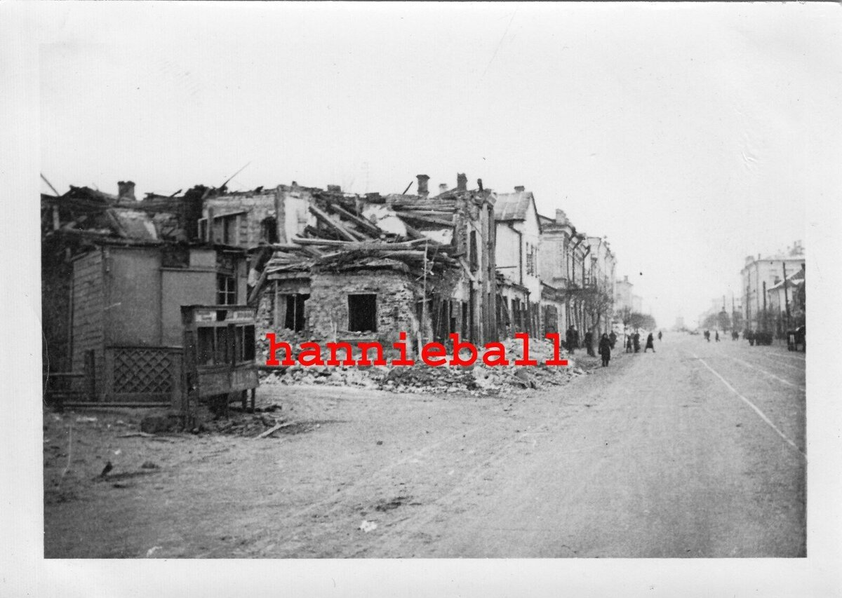 129.Inf.Div. Inf.Reg.427 ZERSTÖRTE HÄUSER STRAßEN IN KALININ 600.jpg