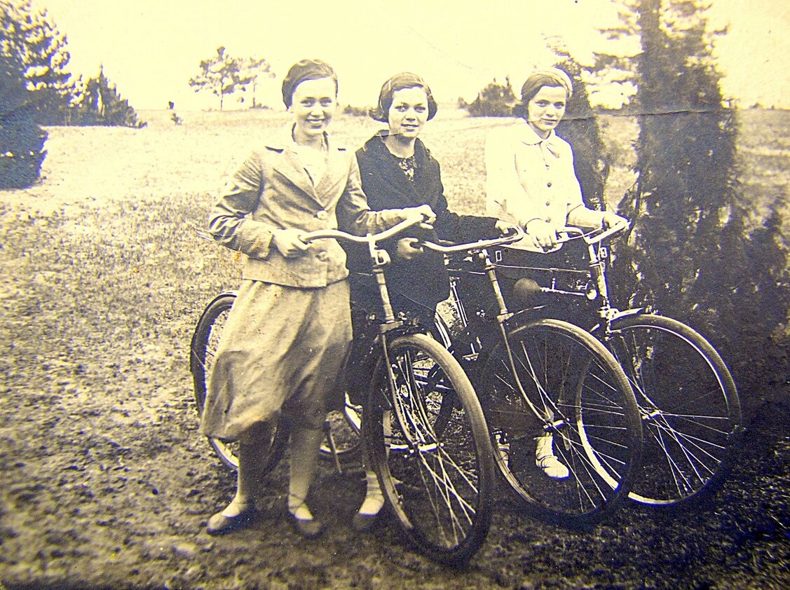 Катание на велосипедах, 1936 год, г. Горький.jpg