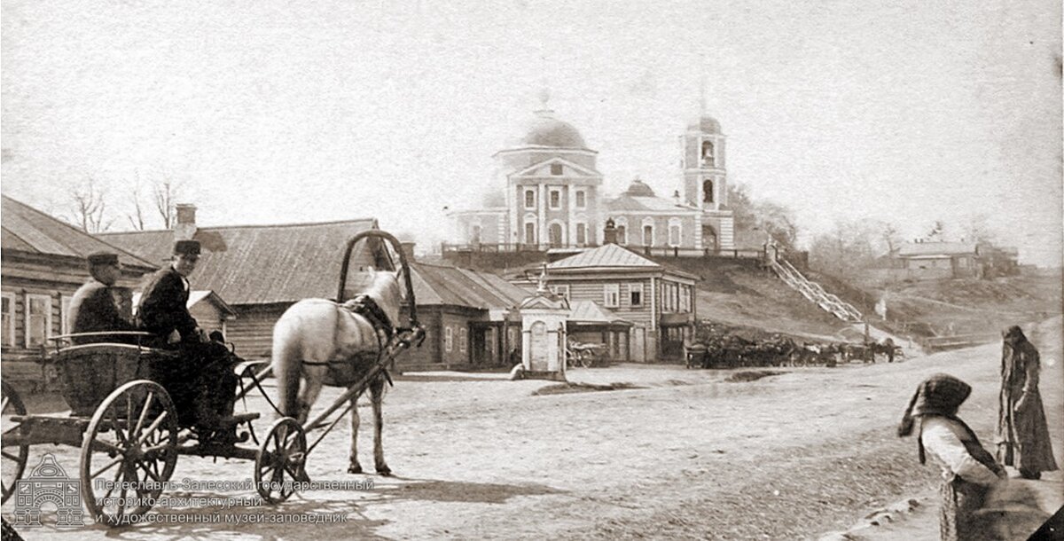 Сретинская церковь, поворот на Данилов монастырь.jpg