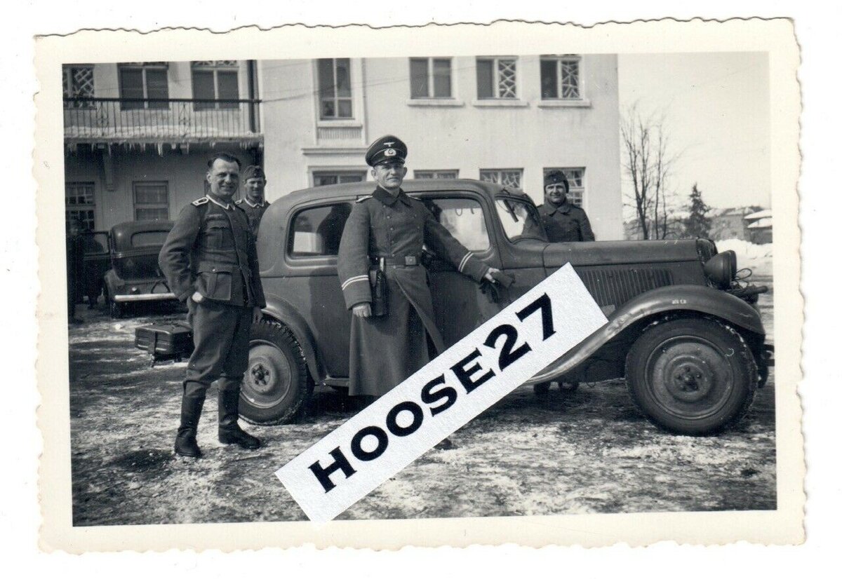 Vor der Abfahrt nach Smolensk BMW 314 WH Ostfront 1941.jpg