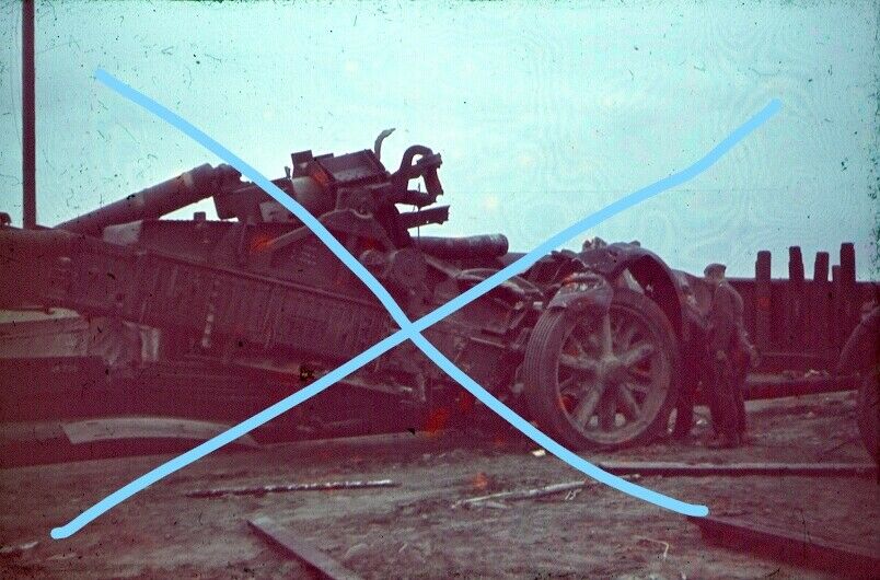 1942 2. WK Rohrzerspringer 3808 Tschertolino Russland Geschütz Soldat  600.jpg