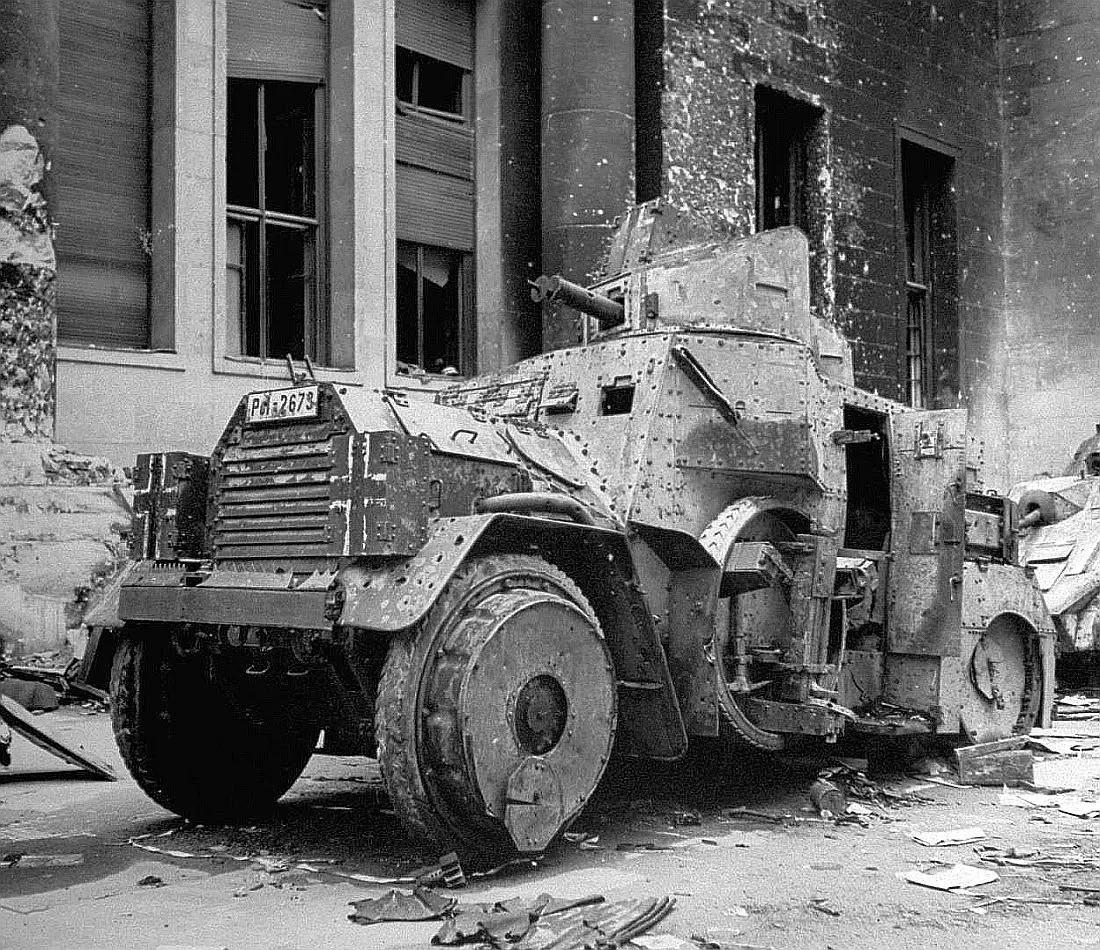 GerArcarWreckBerlin45.jpg