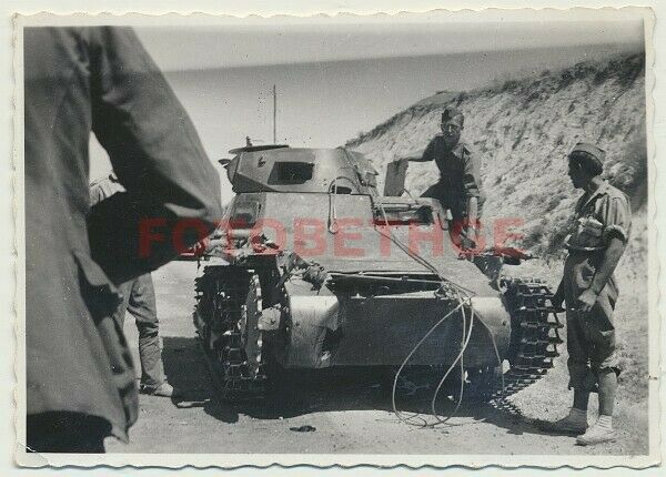 Deutscher-Panzer-Tank-PzI-in-Kampf-gegen-Rote.jpg