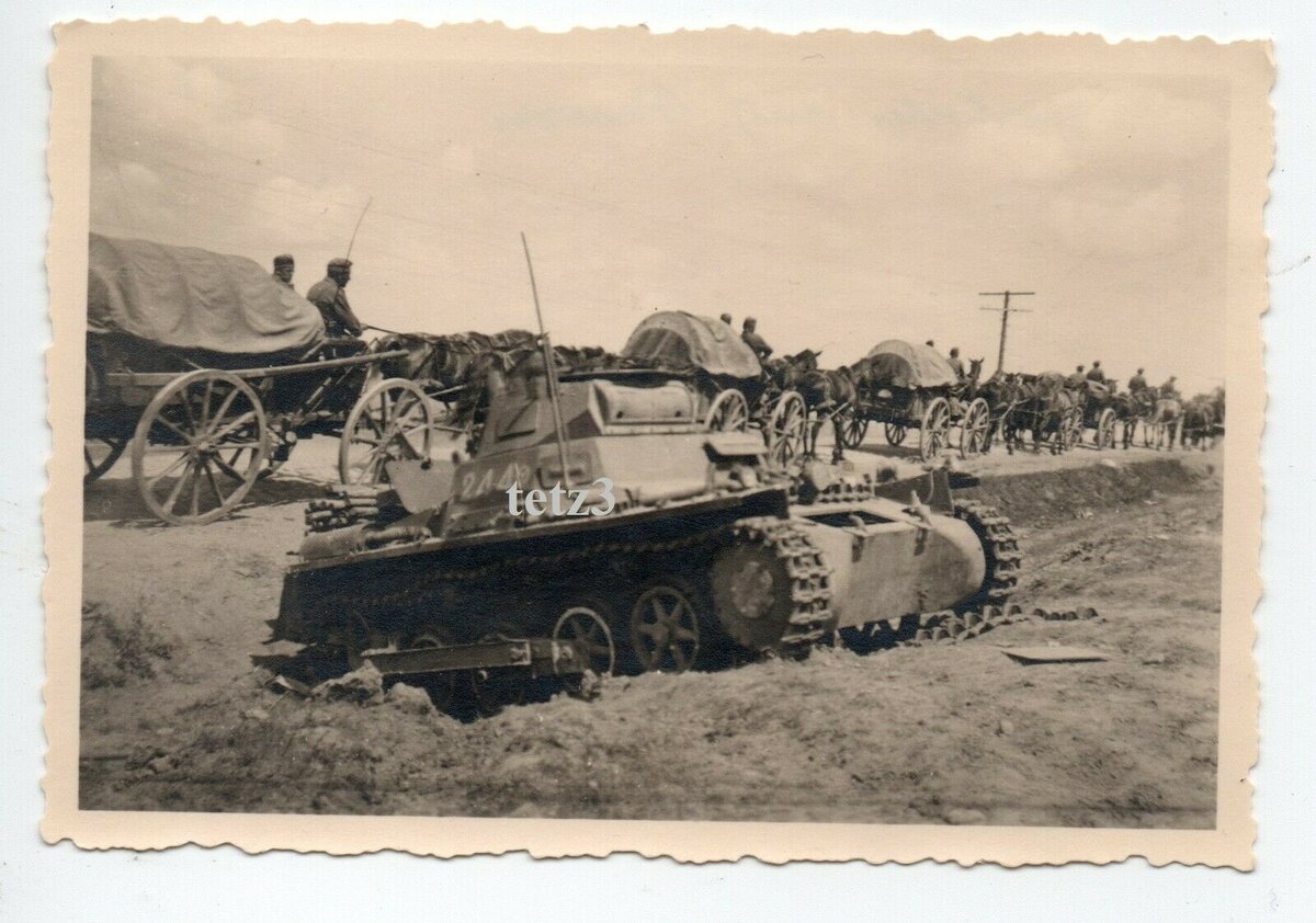e20) Russland 1941 zerst. Panzer Tank Sdkfz Kette Funk.jpg