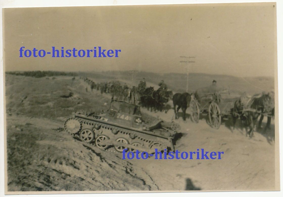 Kameraden Pferde Kolonne Panzer I Kennung _244_ Russland.jpg
