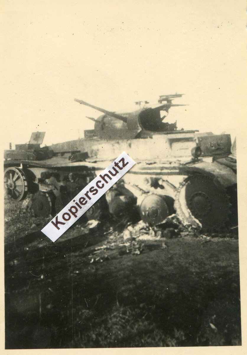 ausgebrannter russischer Panzer (2).jpg
